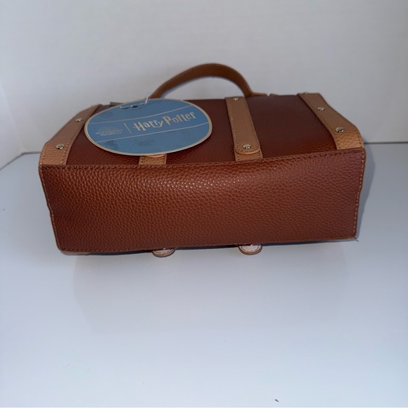 NWT HARRY POTTER Hogwarts school trunk crossbody cosplay fandom purse - Picture 6 of 7